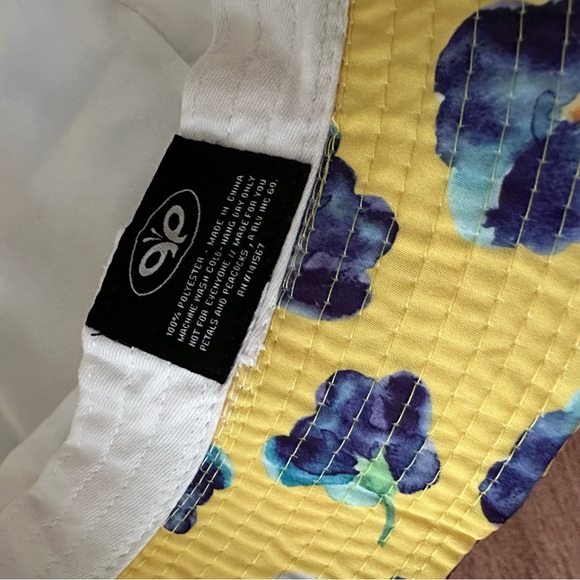 Petals and Peacocks yellow bucket hat with 90s floral butterfly motif - Picture 7 of 7